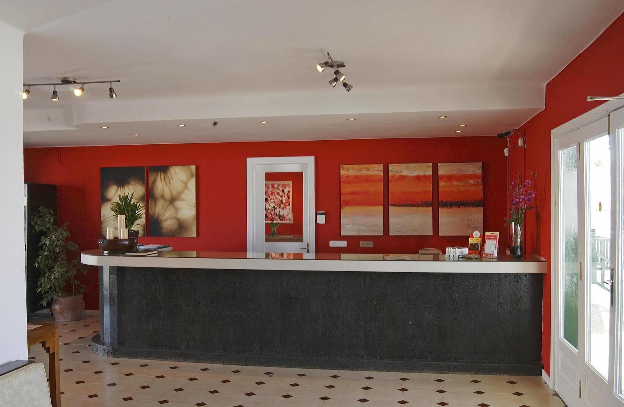 Apartamentos Los Pueblos Puerto del Carmen  Bagian luar foto